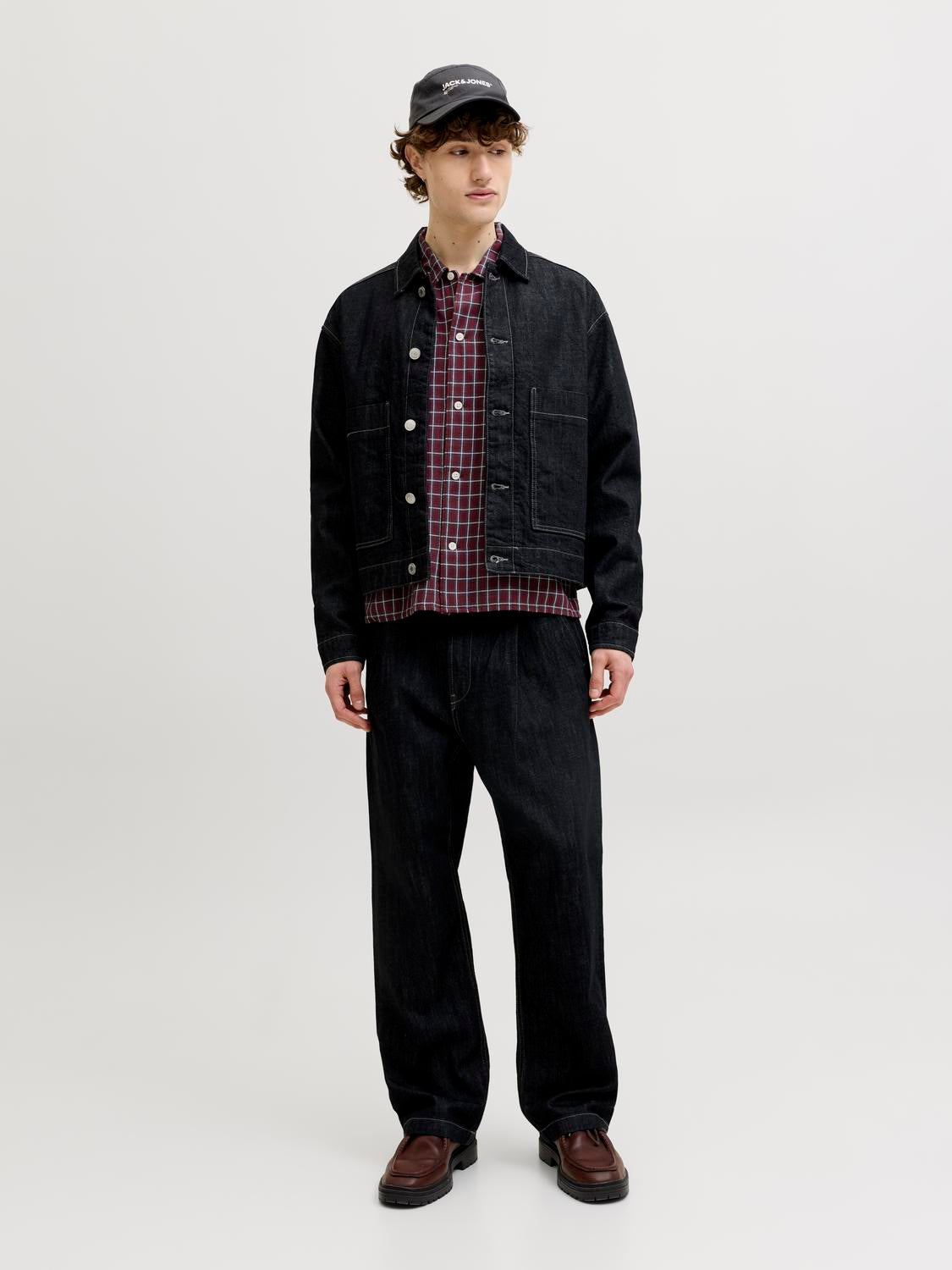 model_shot-front_full